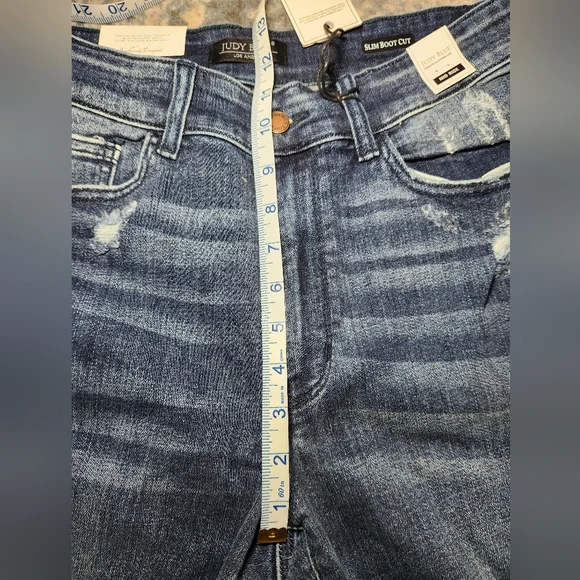 NWT Judy Blue Midrise Distressed Jeans - Picture 6 of 10